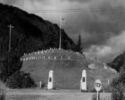 The site was uncared until 1921 after the military withdraws from the area in 1912. The rehabilitation of the cemetery was started by the efforts of t